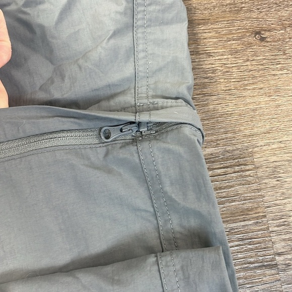 Mountain Hardware Men’s Grey Zip Off Convertible Outdoor Pants, size 42x34 - Picture 8 of 12